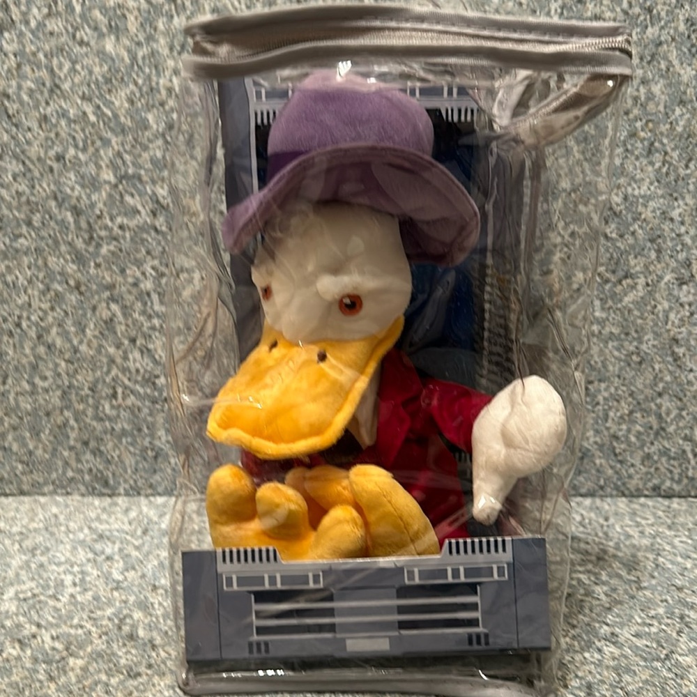 Marvel Guardians of the Galaxy Howard the Duck!! Disney store! NEW! Collectible!